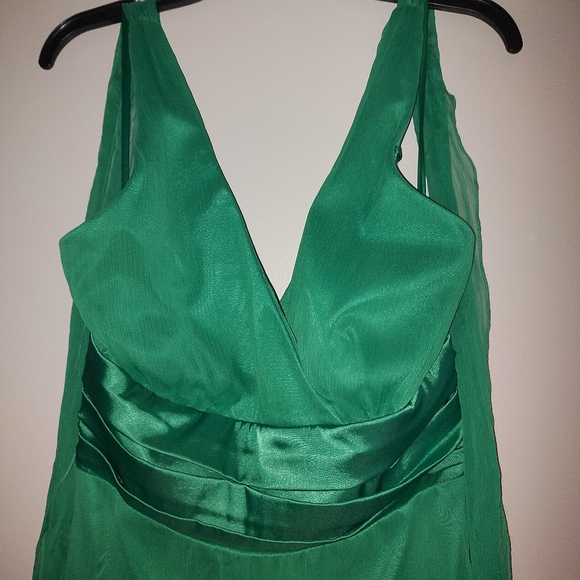 NWT Le Chateau Green Chiffon Dress - Picture 6 of 13